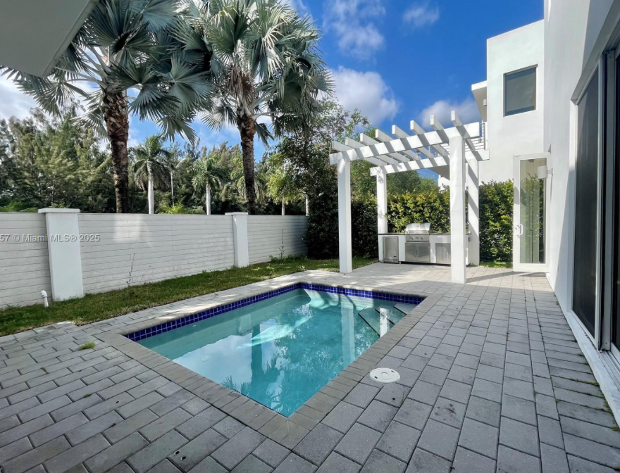 Building Photo - 10250 NW 74th Ter