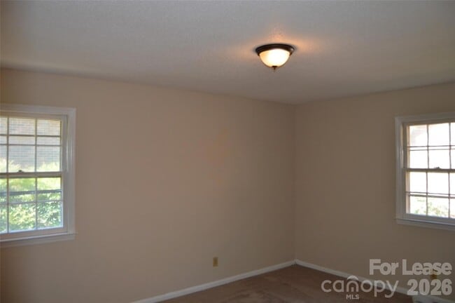 Building Photo - 221 Kelly St