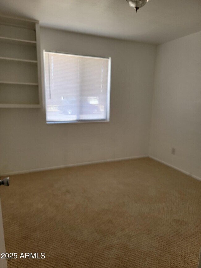 Building Photo - 621 E Papago Dr
