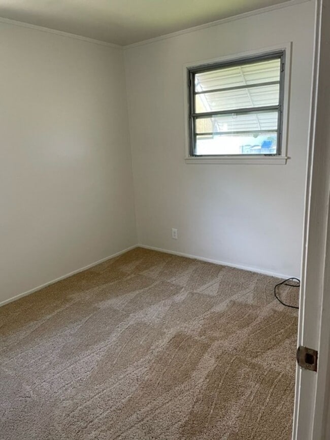 Building Photo - Charming 2-Bedroom Home in Prime Milwaukee...