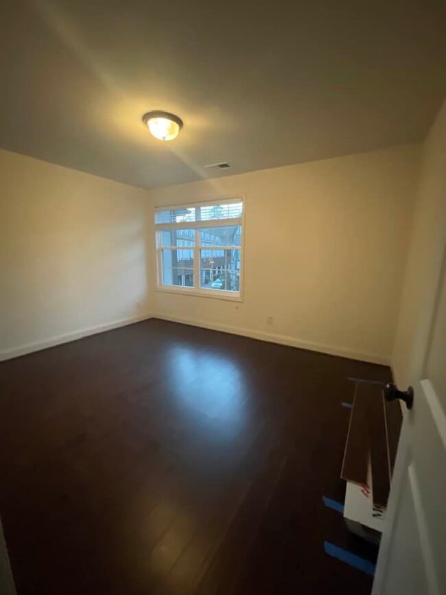 Building Photo - 4020 Lenox Rd