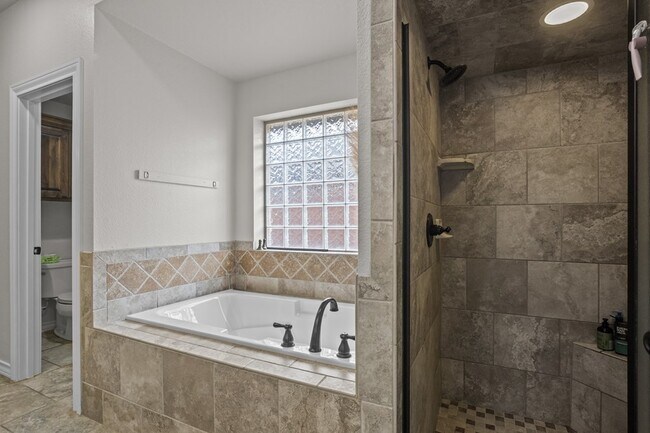 Building Photo - 5903 Sabine Dr