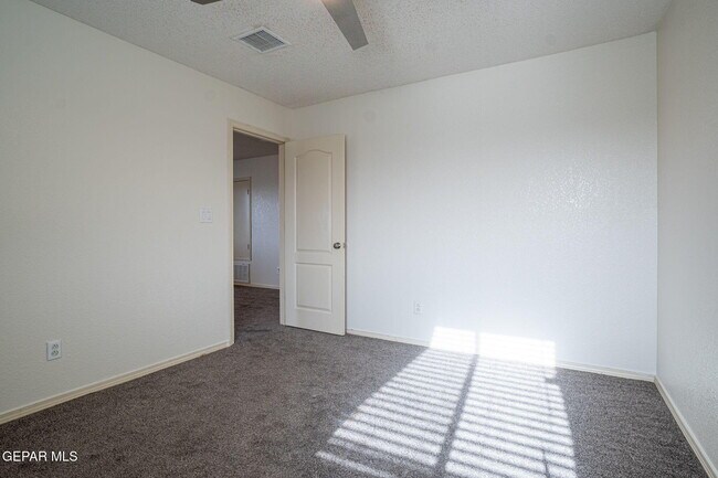 Building Photo - 7041 Falling Leaf Cir