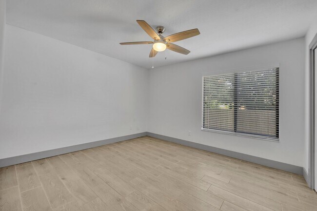 Building Photo - Waterbridge Stunner