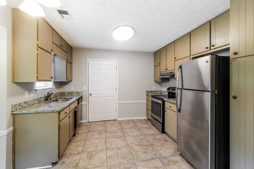 Building Photo - 95 Branchwood Dr