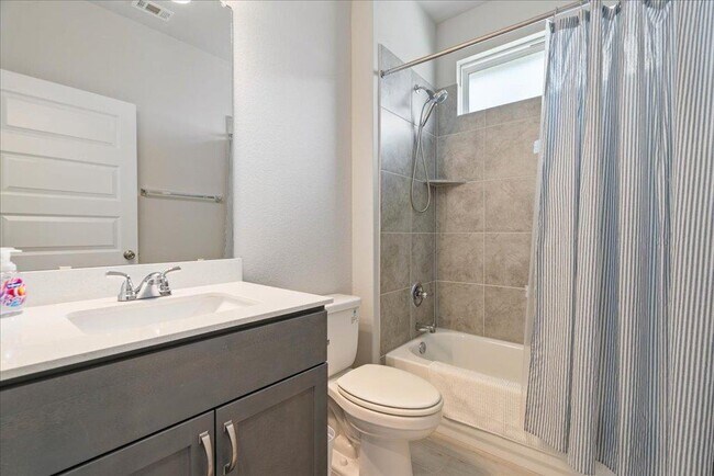 Building Photo - 330 Hortus Dr