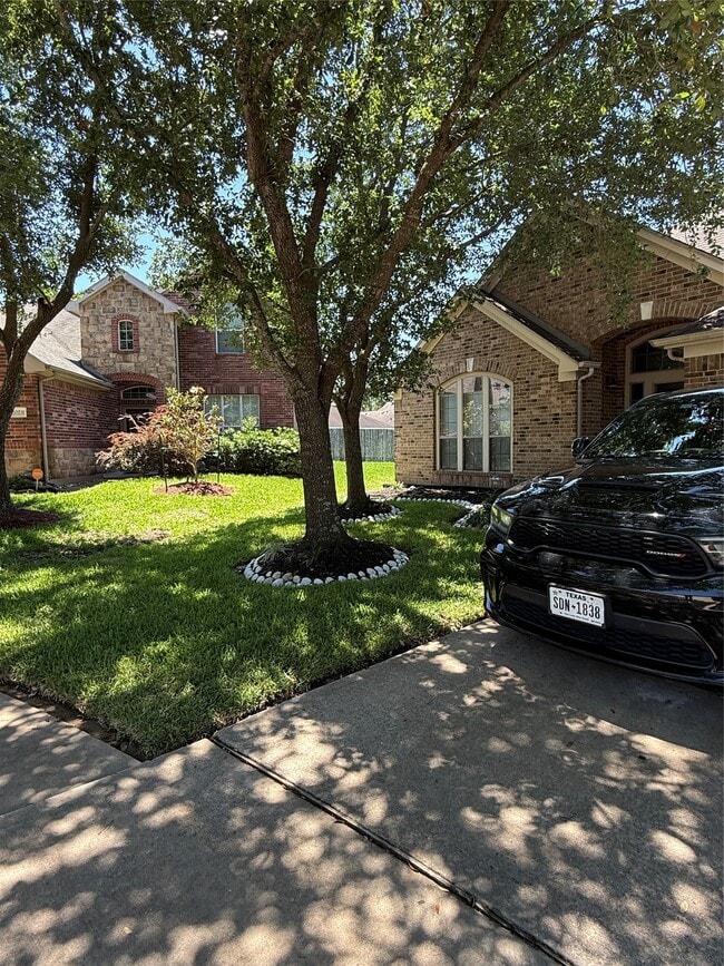 Building Photo - 7418 Lakesage Ln