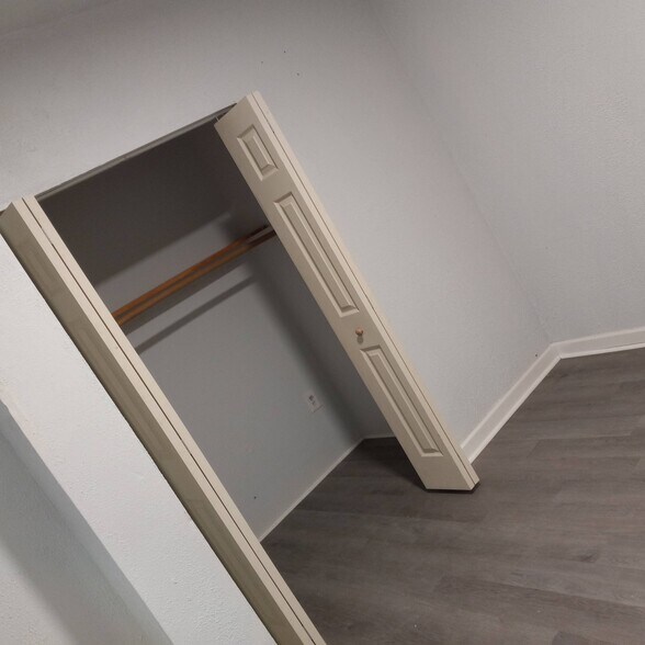 Closet - 317 19th St