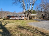 Building Photo - Black Mountain Rental!