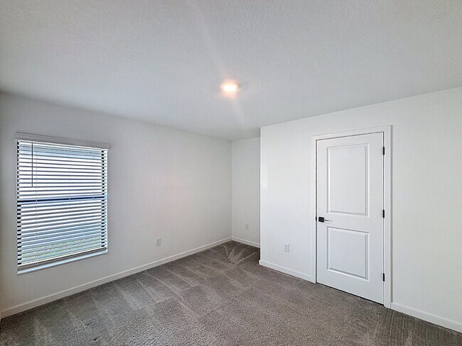 Building Photo - 1270 Ahoy Ave