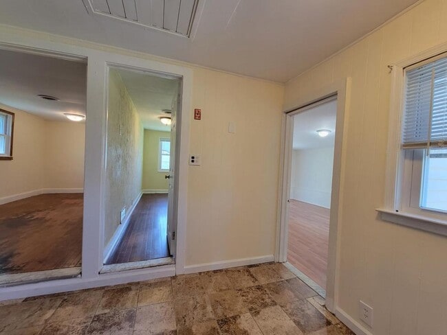 Building Photo - 53 Salem Pl