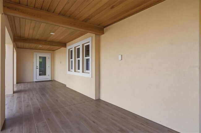 Building Photo - 113 Aqua Ln
