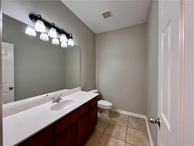 Building Photo - 564 S Pierremont Dr