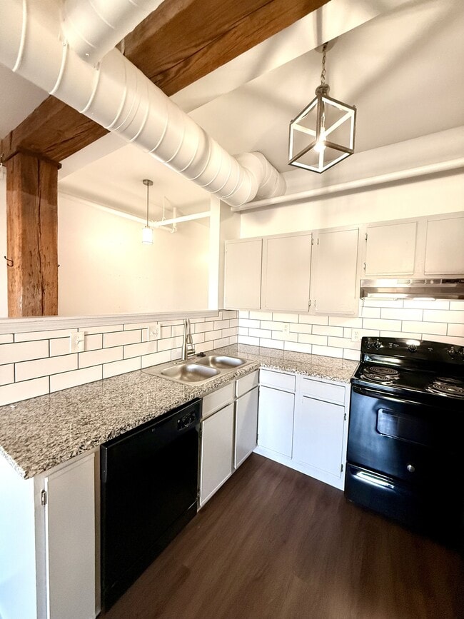 Building Photo - 509 Delaware St