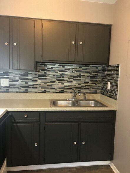 Building Photo - 888 Westmoreland Rd