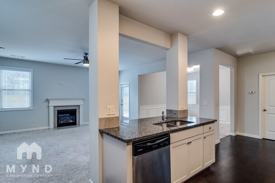 Building Photo - 7491 Waverly Loop