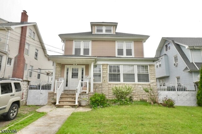 Building Photo - 35 New Lawn Ave