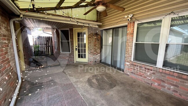 Building Photo - 1517 Yorkshire Dr