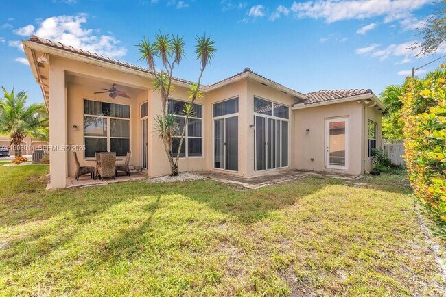 Building Photo - 6313 Paradise Cove