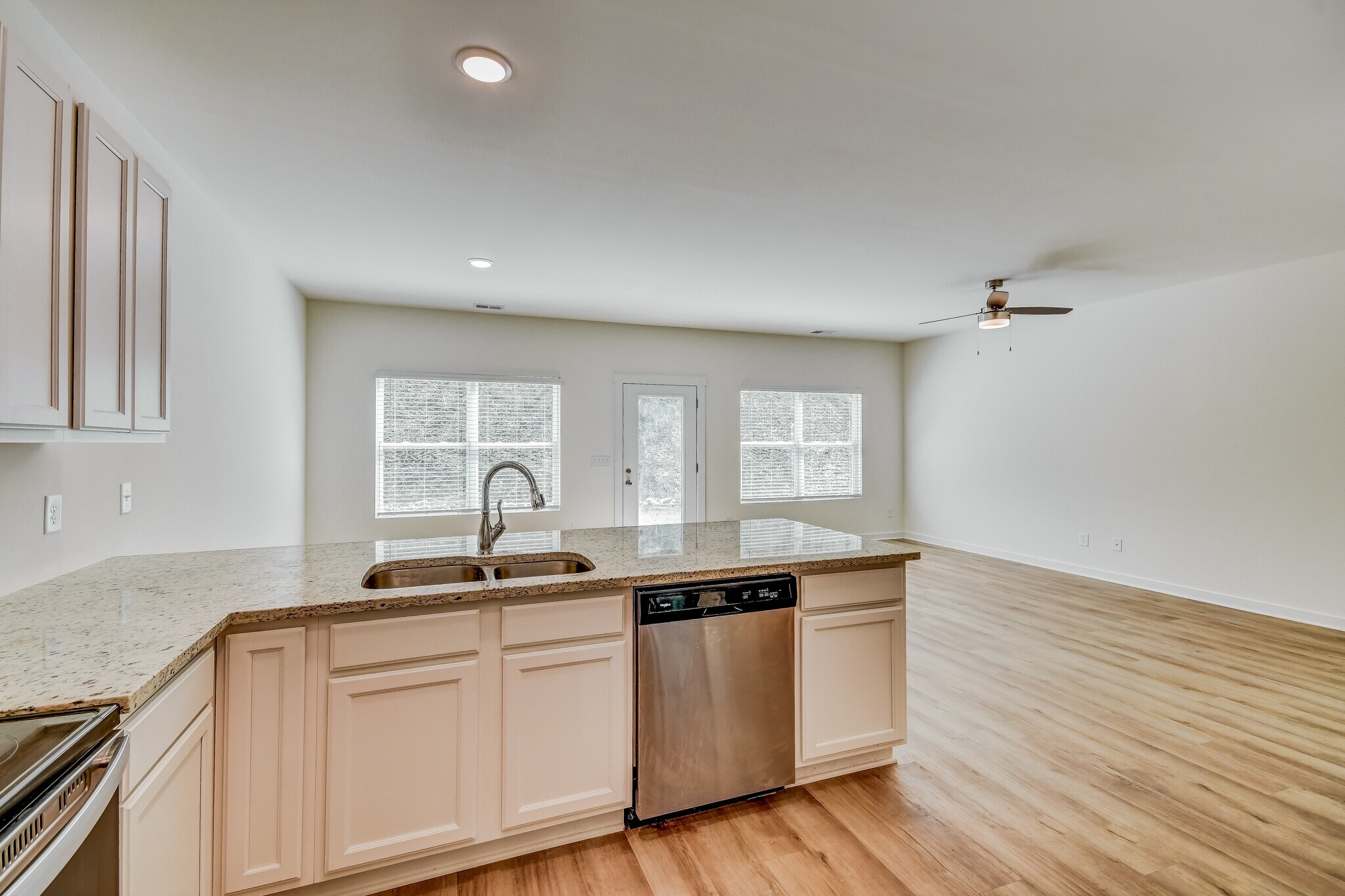 Building Photo - 8 Deer Creek Dr