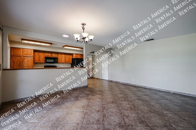 Building Photo - 2421 S Terrace Rd