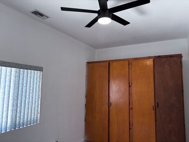 Building Photo - San Marcos 5 Bedroom Home