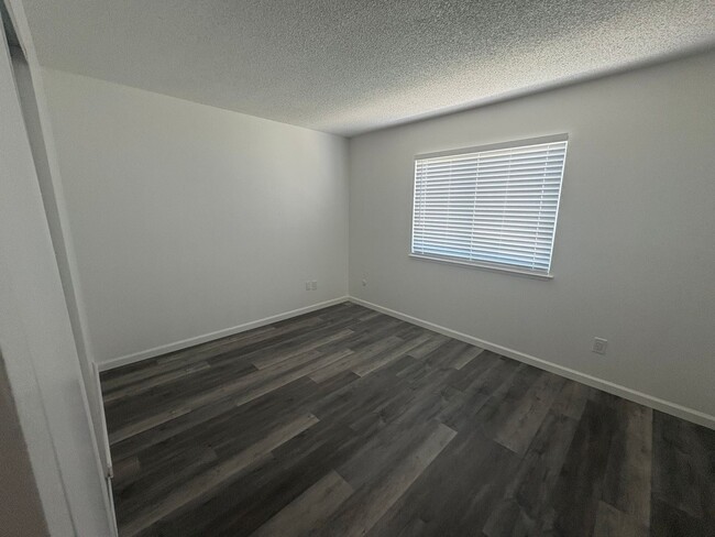 Building Photo - Remodeled 3bed/2bathroom home in West Sac
