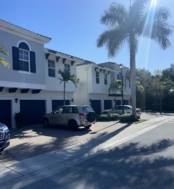 Building Photo - 6106 Yellow Sun Dr