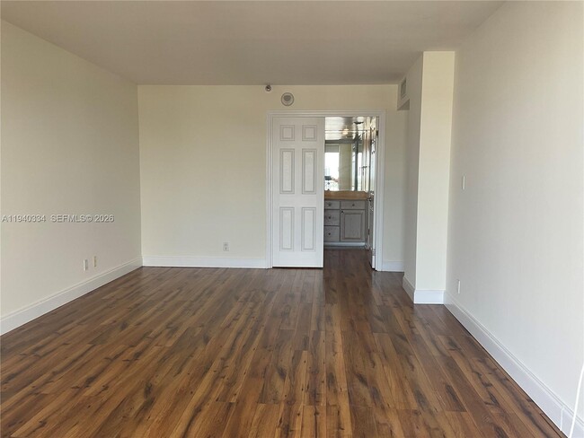 Building Photo - 290 174th St