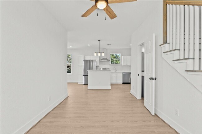 Building Photo - 1910 Bayou Shore Dr