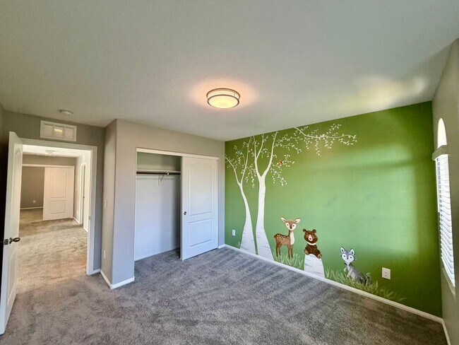 Building Photo - Fantastic two story single family house