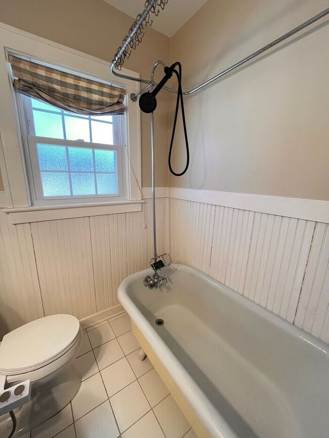 Building Photo - Charming 3-Bedroom Home in a Convenient an...