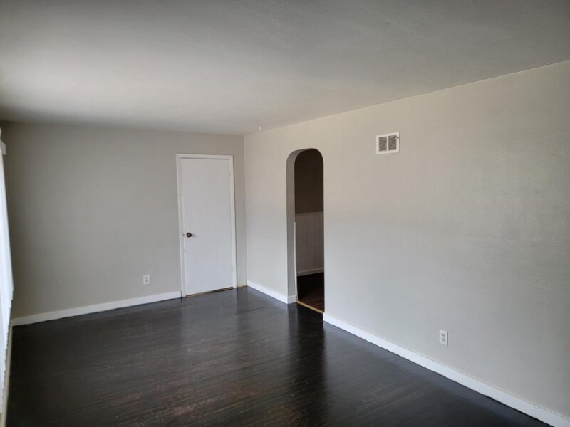 Building Photo - 212 S Barat Ave