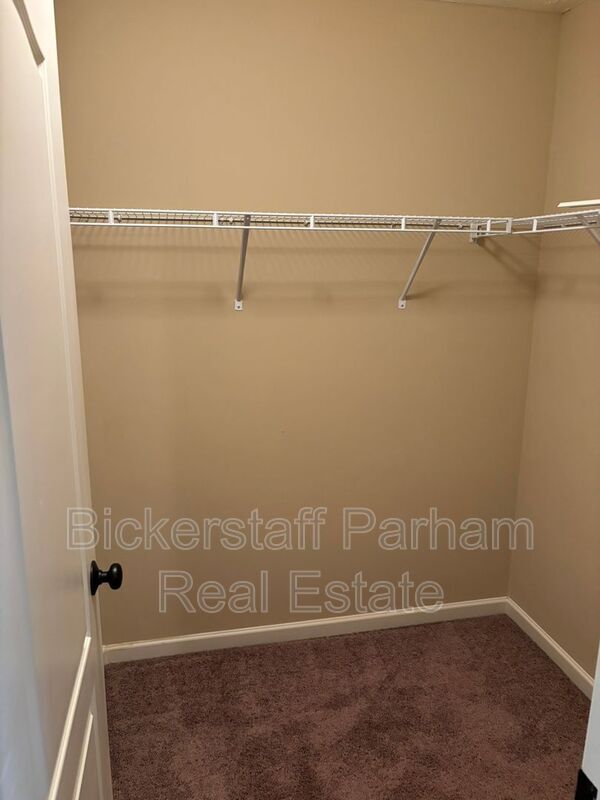 Building Photo - 5982 Ivy Ridge Dr