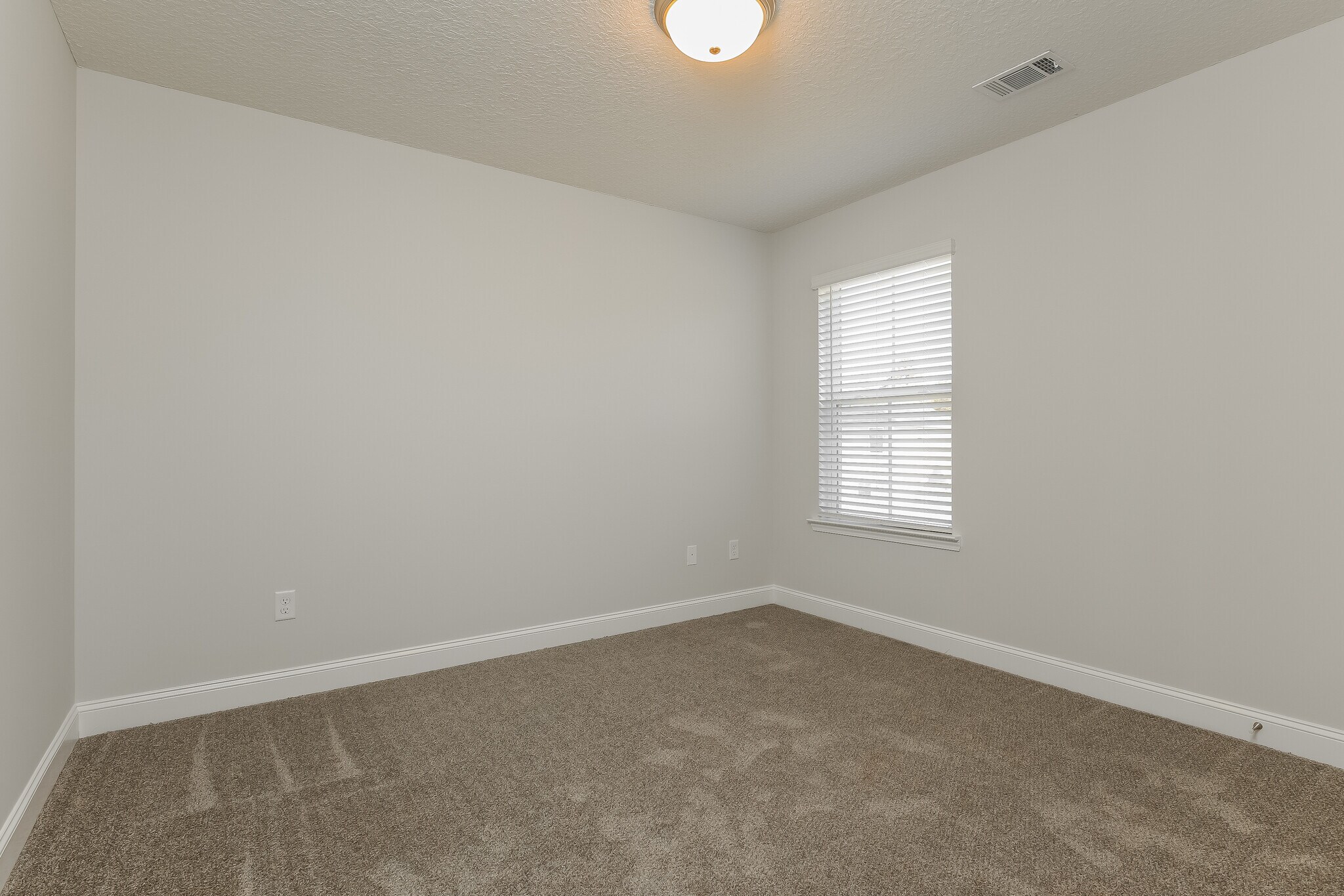 Building Photo - 118 Chaffseed Cir