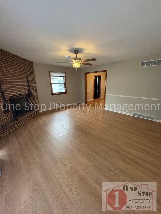 Building Photo - The Perfect 3 bedroom/2 bathroom home in Independence!