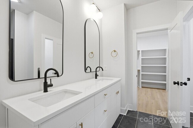 Building Photo - 1306 Carolyn Dr