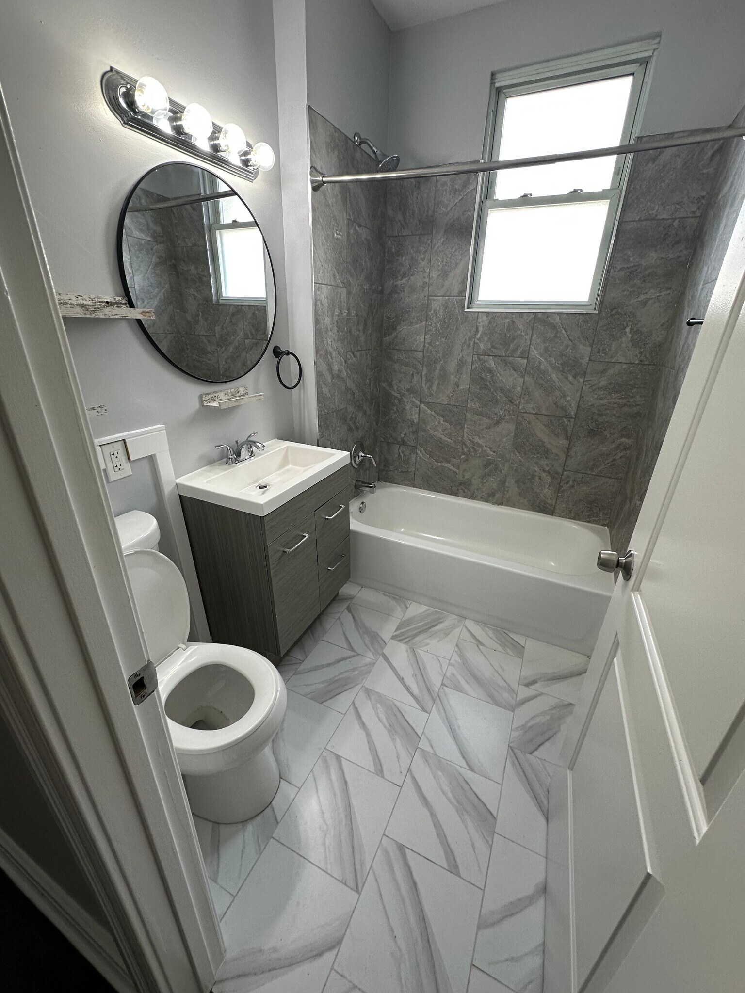 Building Photo - 3733 W Addison St