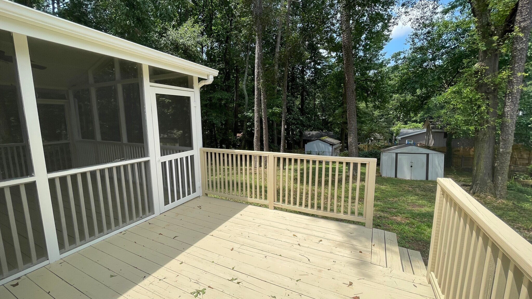 Building Photo - 956 Seville Dr
