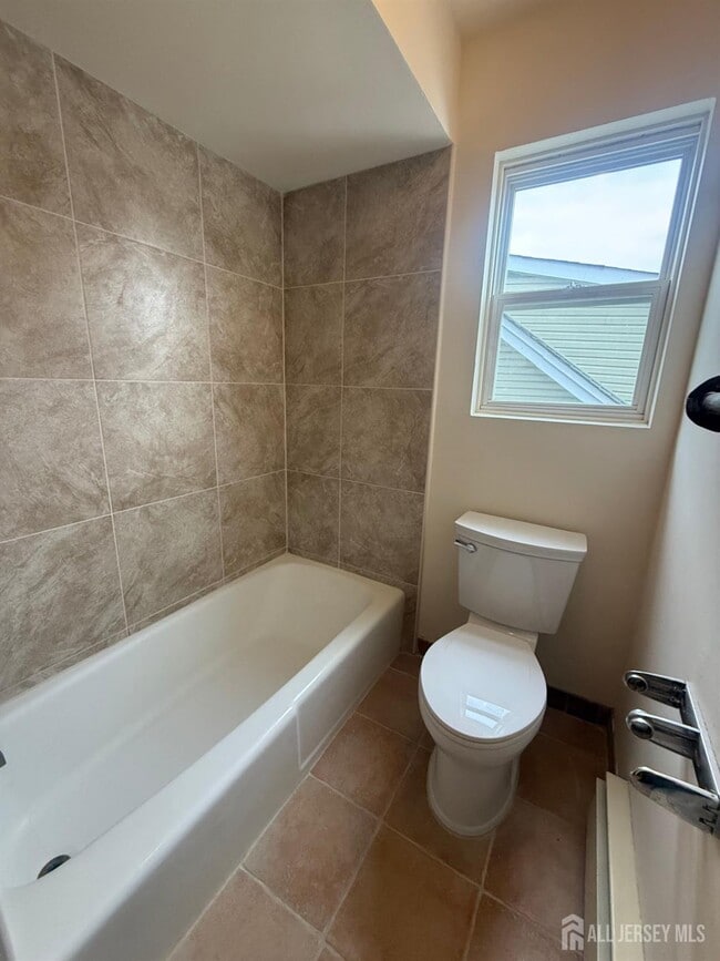 Building Photo - 710-712-712 Drake Ave