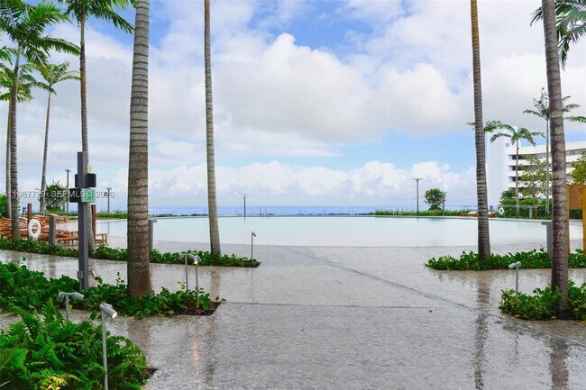 Building Photo - 650 NE 32nd St