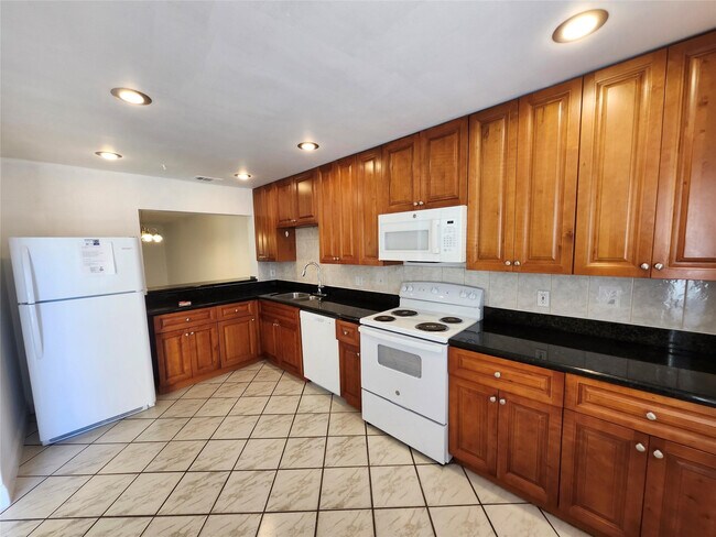 Building Photo - 9421 NW 15th St