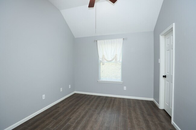 Building Photo - 11110 Fall Point Dr