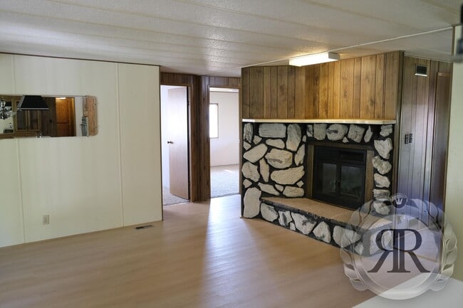 Building Photo - 3bd 2ba Home in West Valley Yakima