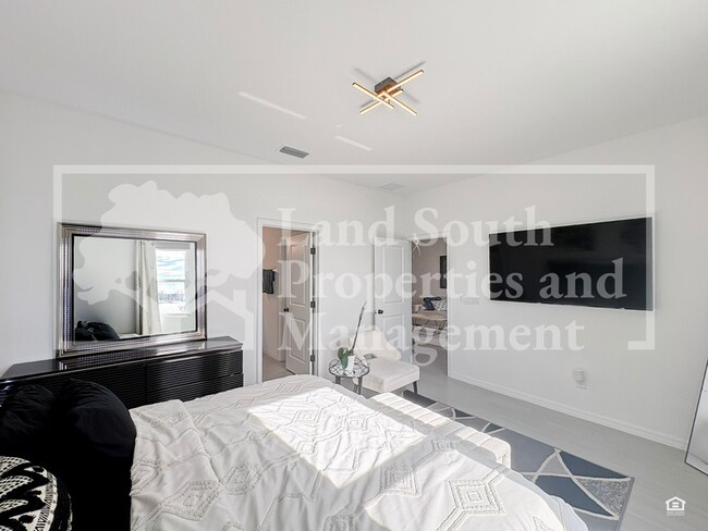 Building Photo - 6720 Great Bear Dr