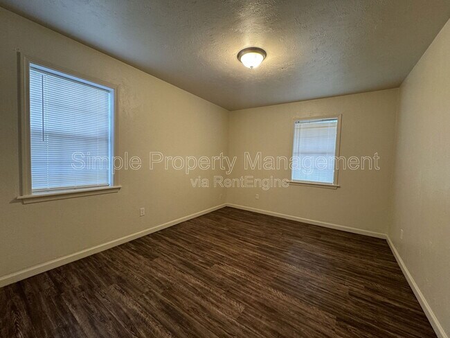 Building Photo - 1400 Brookdale Dr