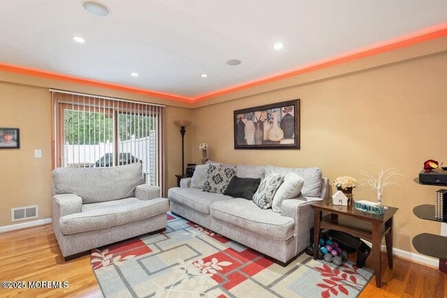 Building Photo - 11 Desiree Ct