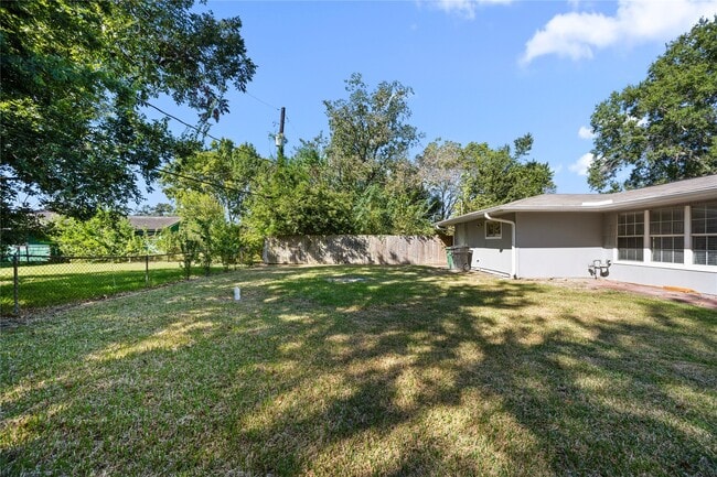 Building Photo - 6138 Kenilwood Dr