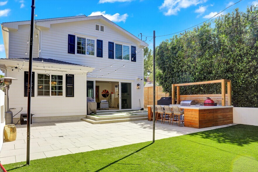 Building Photo - 10593 Kinnard Ave