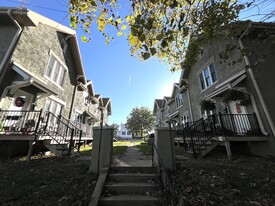 Building Photo - 302 S 12th St